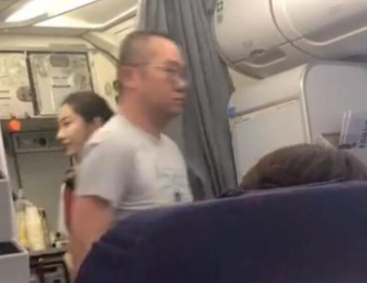 情感專家高空秀腿？涂磊到底是偽善的道德家，還是無(wú)奈的患者