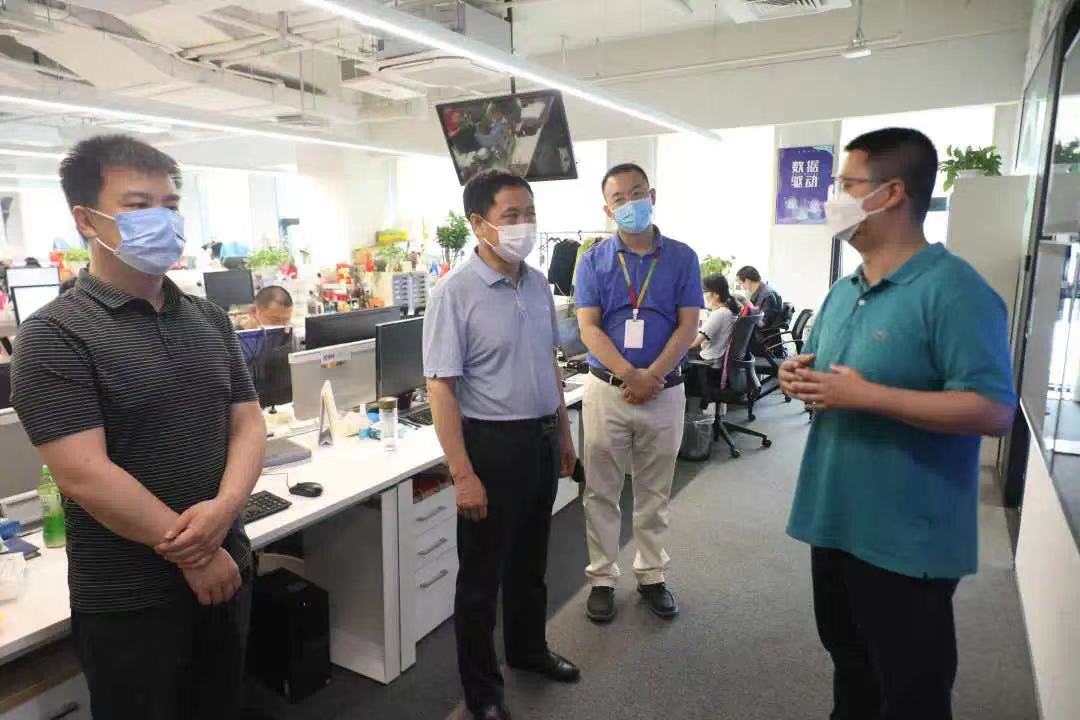 海淀區(qū)領導一行走訪調(diào)研奧鵬教育